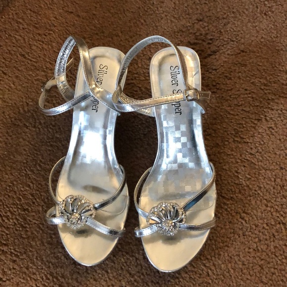 2 inch silver formal sandals - Picture 3 of 5